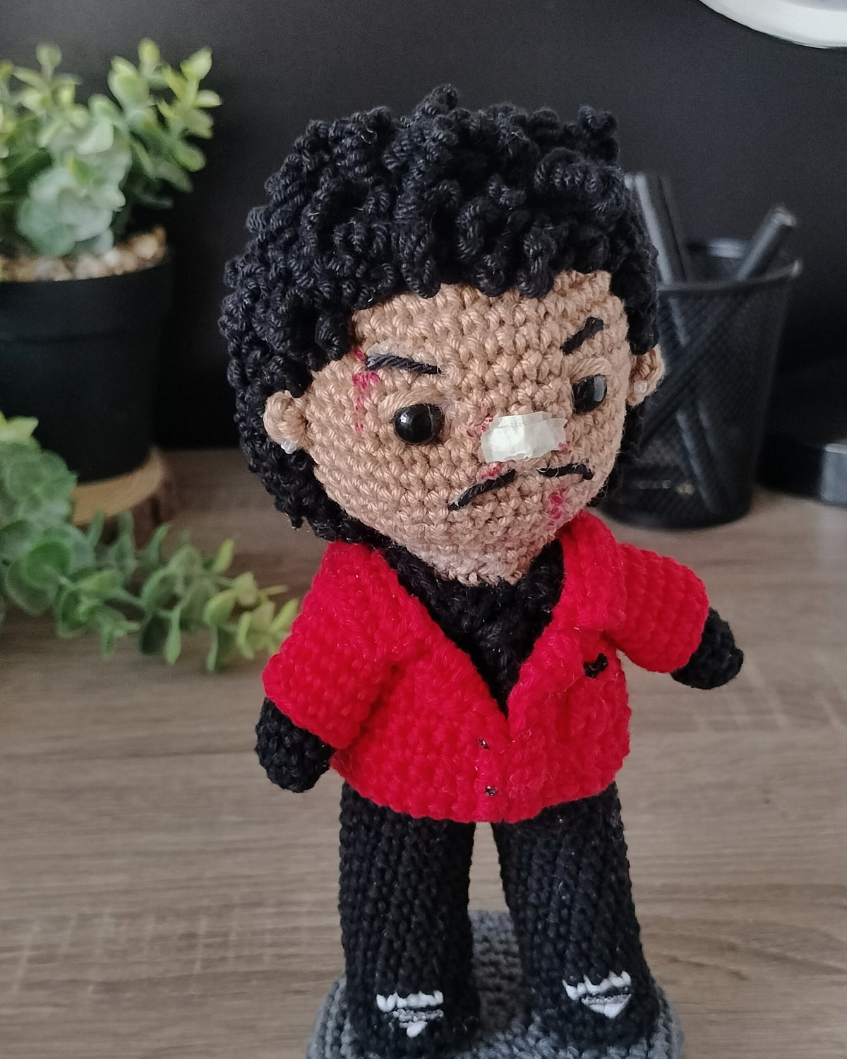 Amigurumi Inspirado em The Weeknd – Arte a Fio