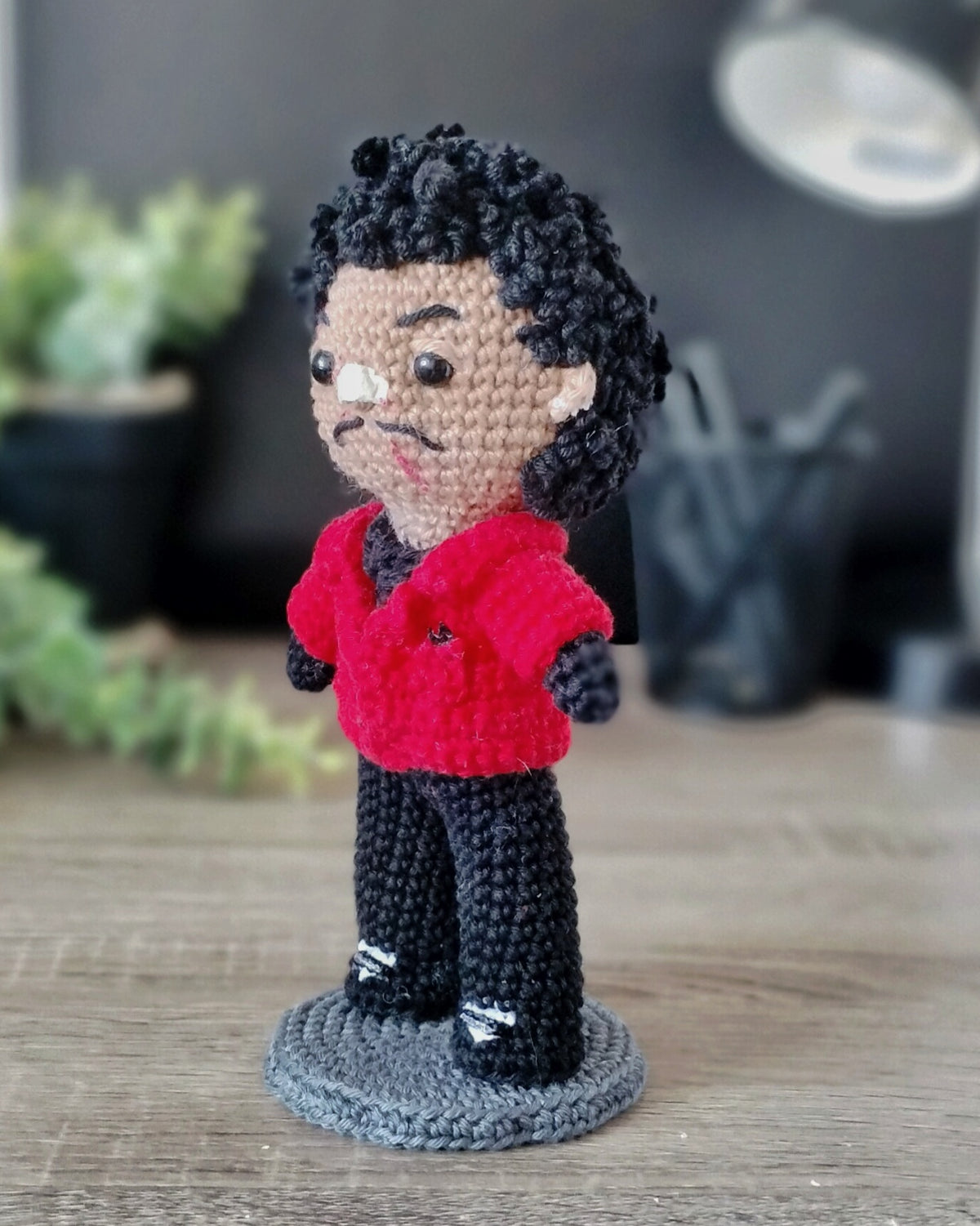 Amigurumi Inspirado em The Weeknd – Arte a Fio