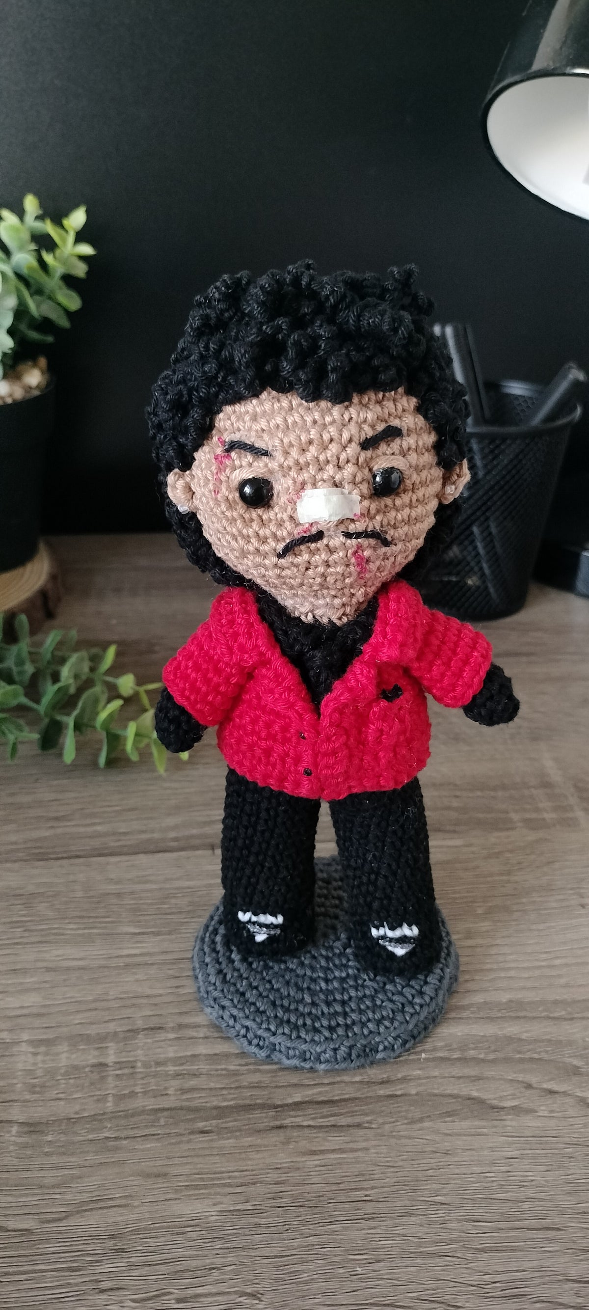 Amigurumi Inspirado em The Weeknd – Arte a Fio