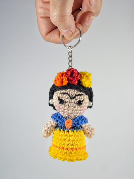 Porta-chaves Frida Kahlo em Amigurumi – Arte a Fio