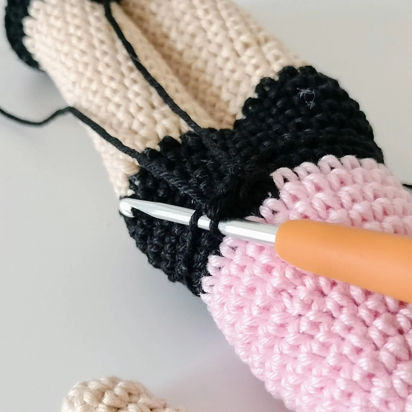 Padrão Amigurumi Freddie Mercury - I Want To Break Free -  Padrão Detalhado com Fotos - PDF (pt | en | es)