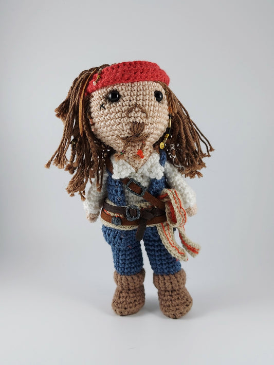 Amigurumi Inspirado em Jack Sparrow (Piratas das Caraíbas) – Arte a Fio